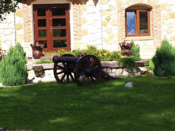 Zajazd Kmicic Zemborzyce Dolne Exterior foto